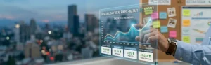 Banner panorámico que muestra una mano interactuando con una interfaz digital de rentabilidad y gráficas de crecimiento, con una vista urbana al fondo y una pizarra de planeación estratégica, ideal para consultoría empresarial.